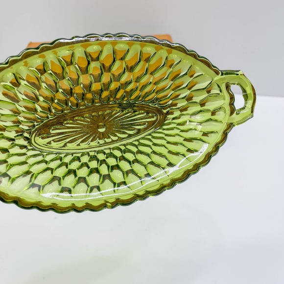 1970’S INDIANA GLASS HONEYCOMB OLIVE GREEN PICKLE DISH - Picture 4 of 10